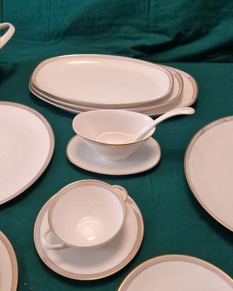 Servizio piatti con bordo in oro