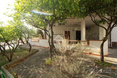 VILLA A SCHIERA A CENTOLA