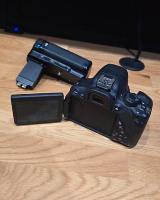 Canon EOS 700D con Obiettivo 24 mm e battery pack