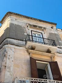 Palazzetto semi-indipendente con vista mare