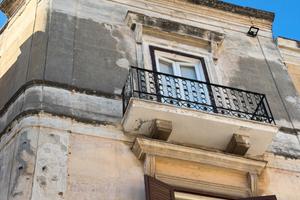 Palazzetto semi-indipendente con vista mare