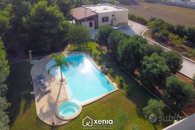 Villa con piscina e pineta a 400m dalla spiaggia