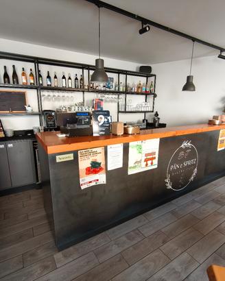 bancone bar e retrobanco