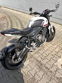 Triumph trident 660