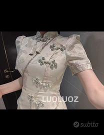 Qipao cinese ricamato a mano