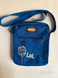 borsa a tracolla KooKie blu presenta una stampa de