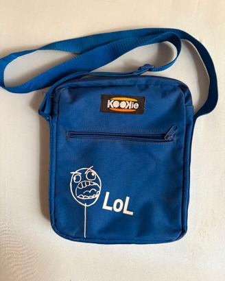 borsa a tracolla KooKie blu presenta una stampa de