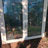 finestra bianca in alluminio usata 