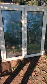 finestra bianca in alluminio usata 