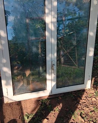 finestra bianca in alluminio usata 