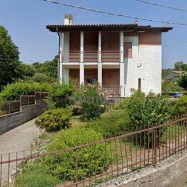 Villa di 220 m² con più di 5 locali e box auto dop