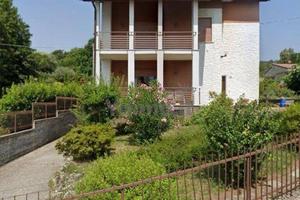 Villa di 220 m² con più di 5 locali e box auto dop