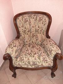 2 poltrone con struttura in legno