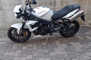 Triumph street triple R