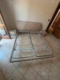 Letto matrimoniale con reti