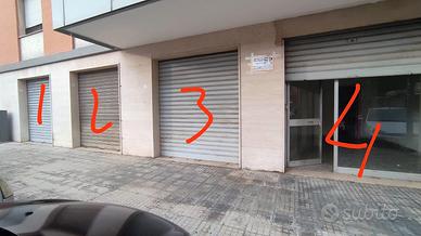 Locale 120 m con 4 vetrine via C Massa 19