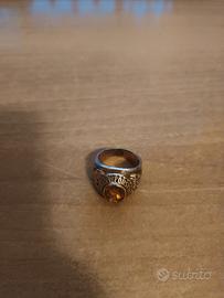 anello americano in oro 10 carati con pietra