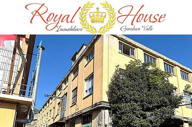 Immobile di 950 m² con più di 5 locali a Genova