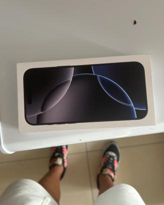 iPhone Pro Max 16