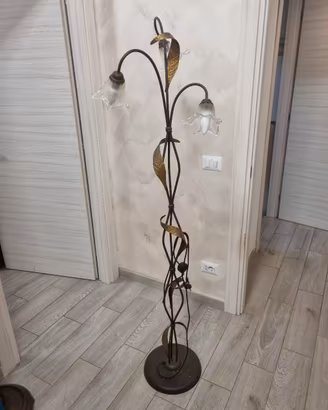 Piantana da terra vintage in ferro battuto e vetro
