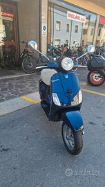Piaggio Vespa 125 LX blu