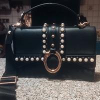 borsa con perle e inserti oro