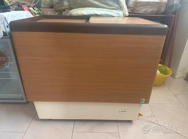 Congelatore a pozzetto Framec con ante scorrevoli