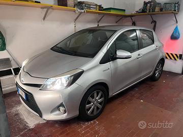 Toyota Yaris Hybrid 1.5 2015