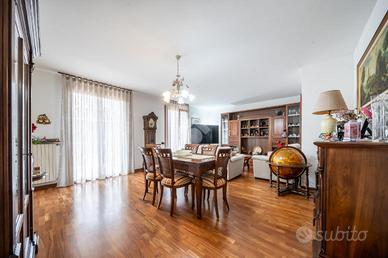 VILLA A SCHIERA A MODENA