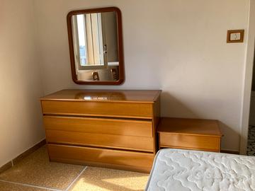 Comò, comodini, specchio abbinati