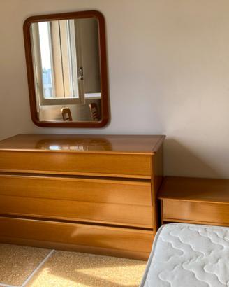 Comò, comodini, specchio abbinati