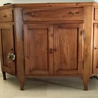 Credenza a scantonata veneta antica