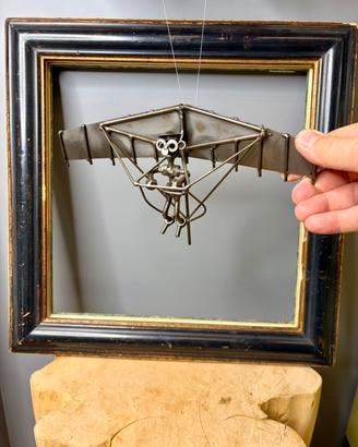 Scultura Deltaplano parapendio In Metallo