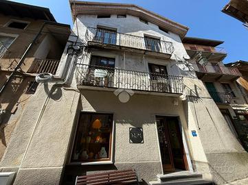 CASA SEMINDIPENDENTE A LANZO TORINESE