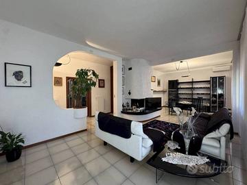 Appartamento di 190 m² con più di 5 locali a Bolog
