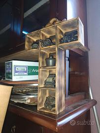 bacheca da esposizione in legno a forma di croce