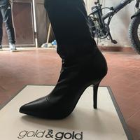 Scarpe stavali da donna diversi modelli