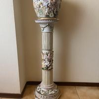 Fioriera ornamentale su piedistallo a colonna
