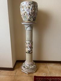 Fioriera ornamentale su piedistallo a colonna