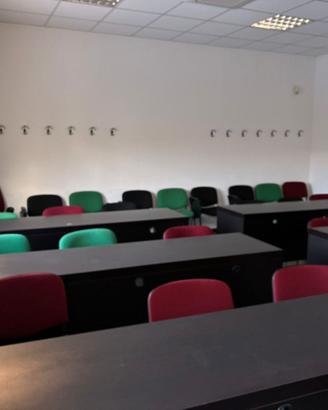 Arredo ufficio completo – 7 scrivanie + 3 armadi –