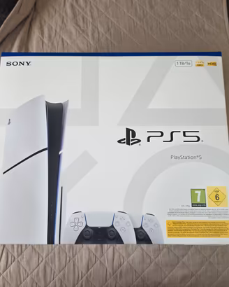 PS5 Slim 1TB + 2 Controller DualSense Come Nuova