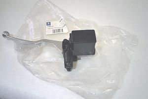 POMPA FRENO SX GEOPOLIS 250-125 SATELIS 400-500 PE