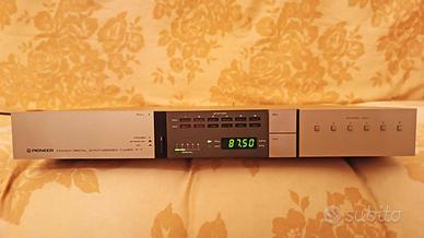 PIONEER F-7 DIGITAL SYNTHESIZED TUNER FM/AM