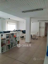 Locale commerciale 160 mq con 4 vetrine