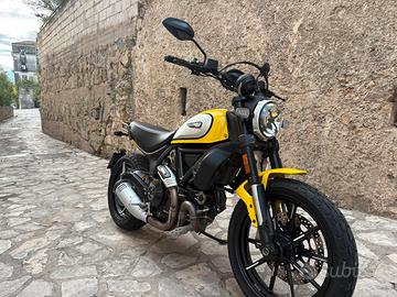 Ducati Scrambler 800 Icon Yellow