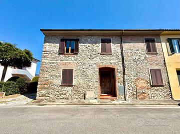 CASA SEMINDIPENDENTE A PRATO