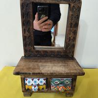 Mobiletto con specchio indiano