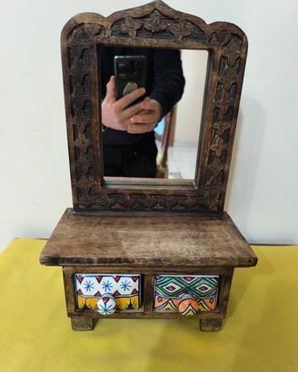 Mobiletto con specchio indiano