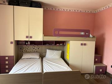 Cameretta fucsia tre letti