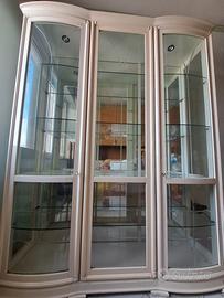 Mobile vetrina con finitura bianca lucida